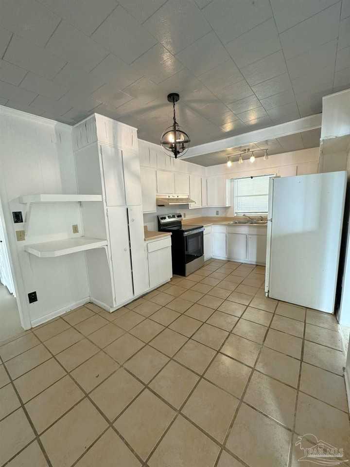 4 Marine Dr - Photo 3 of 15