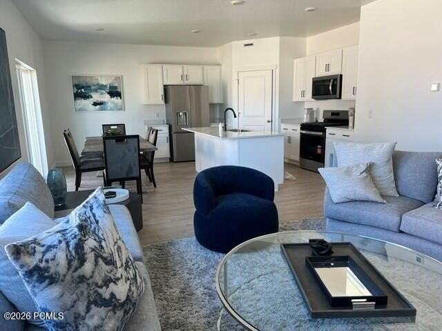281 E Sadie Ct - Photo 3 of 11