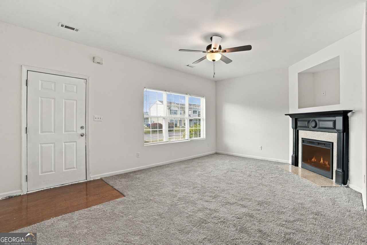 8260 Oakley Cir - Photo 6 of 33