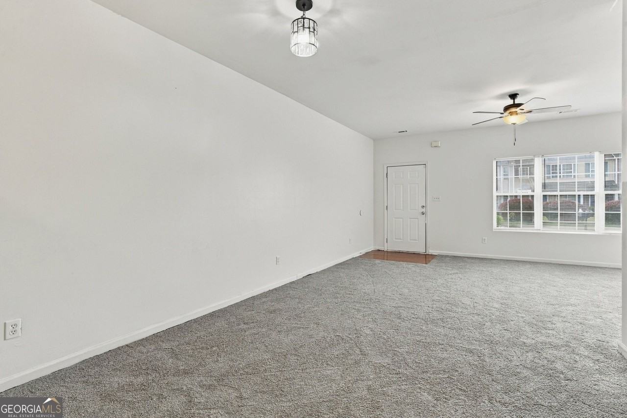 8260 Oakley Cir - Photo 7 of 33