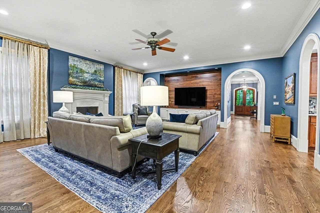 3901 N Stratford Rd Ne - Photo 5 of 36