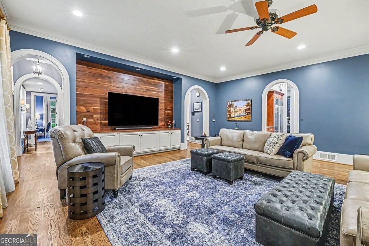 3901 N Stratford Rd Ne - Photo 6 of 36