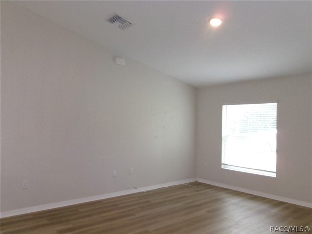 6617 E Holly St - Photo 4 of 33
