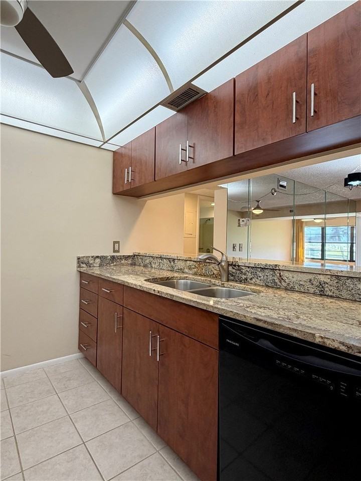 1 Plantation Dr #101 - Photo 3 of 36