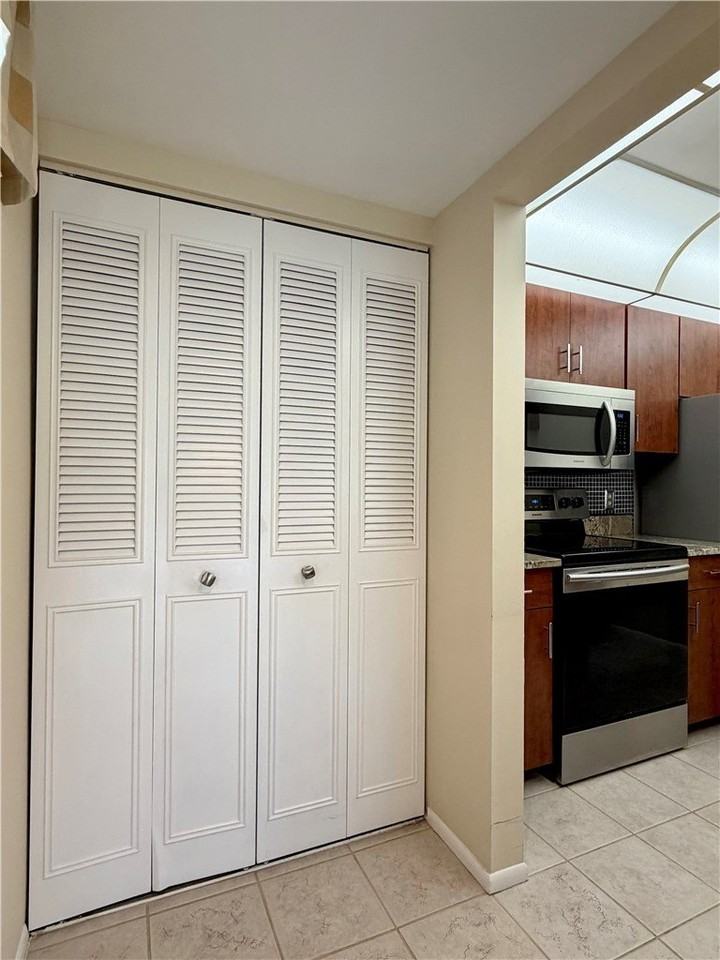 1 Plantation Dr #101 - Photo 4 of 36