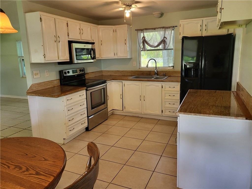 1435 4th Ln - Photo 4 of 17