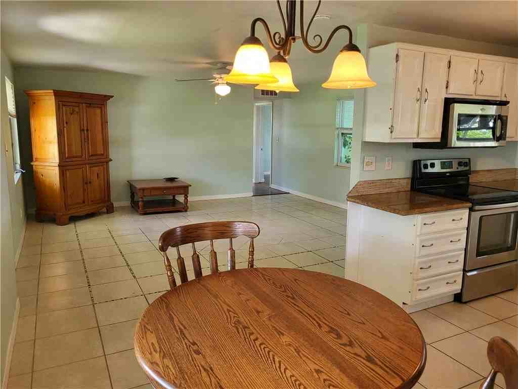 1435 4th Ln - Photo 5 of 17