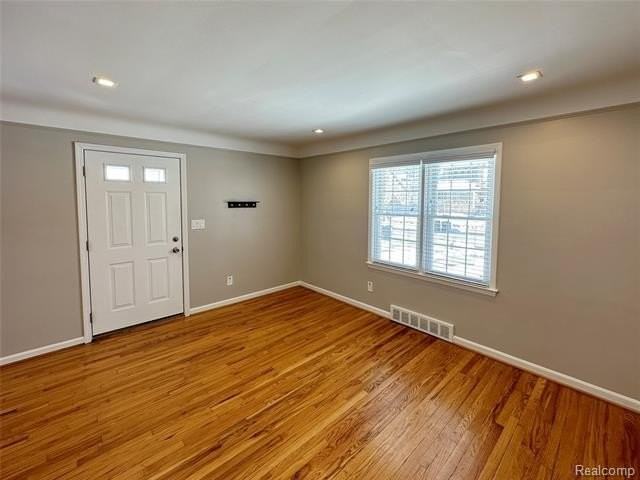 322 Oakdale St - Photo 2 of 20