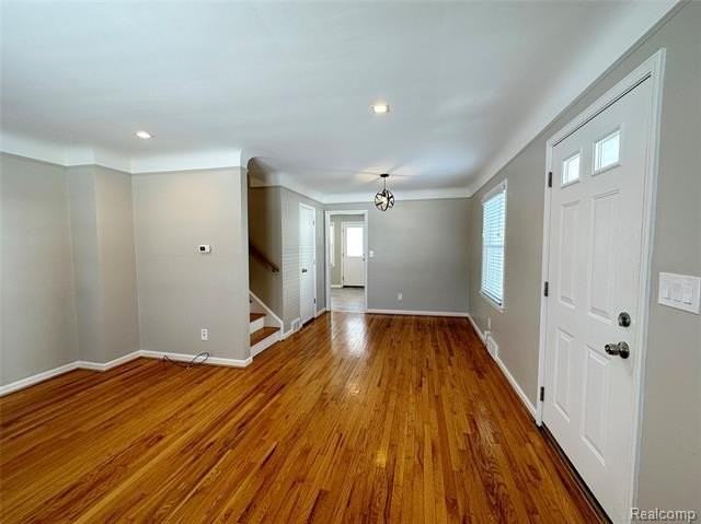 322 Oakdale St - Photo 4 of 20