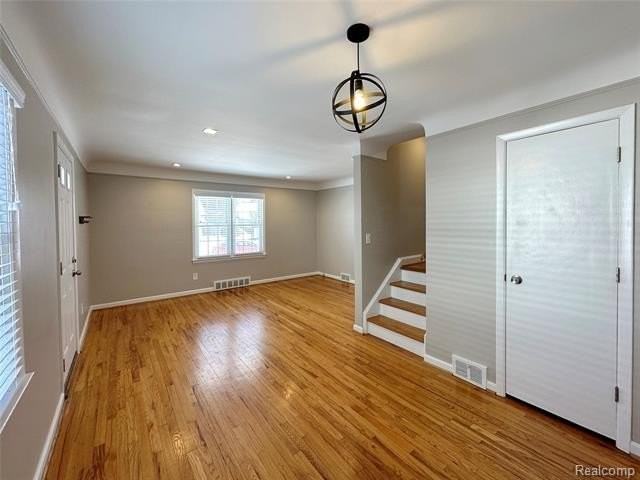 322 Oakdale St - Photo 5 of 20