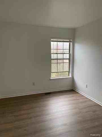 11846 Farmington Rd - Photo 6 of 20