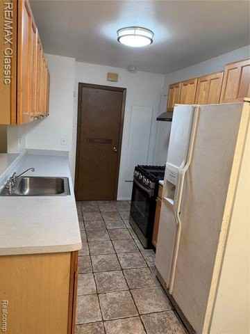 23687 Stonehenge Blvd - Photo 3 of 12