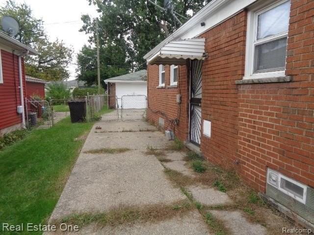 18515 Saint Aubin St - Photo 5 of 33