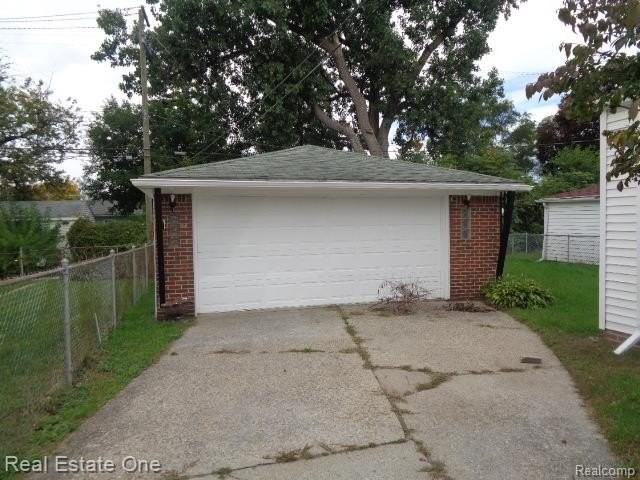 18515 Saint Aubin St - Photo 6 of 33