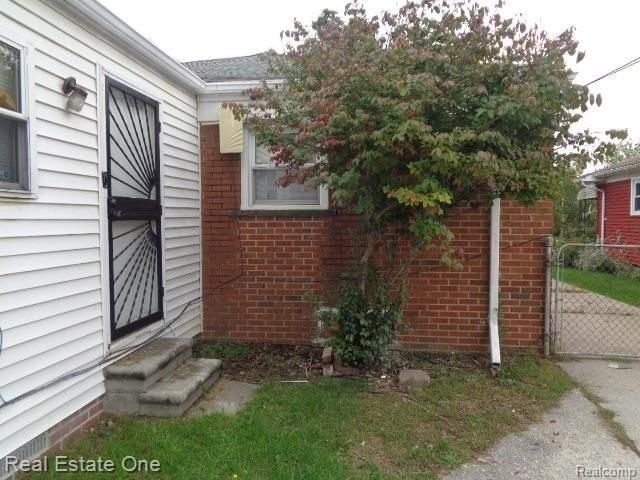 18515 Saint Aubin St - Photo 7 of 33