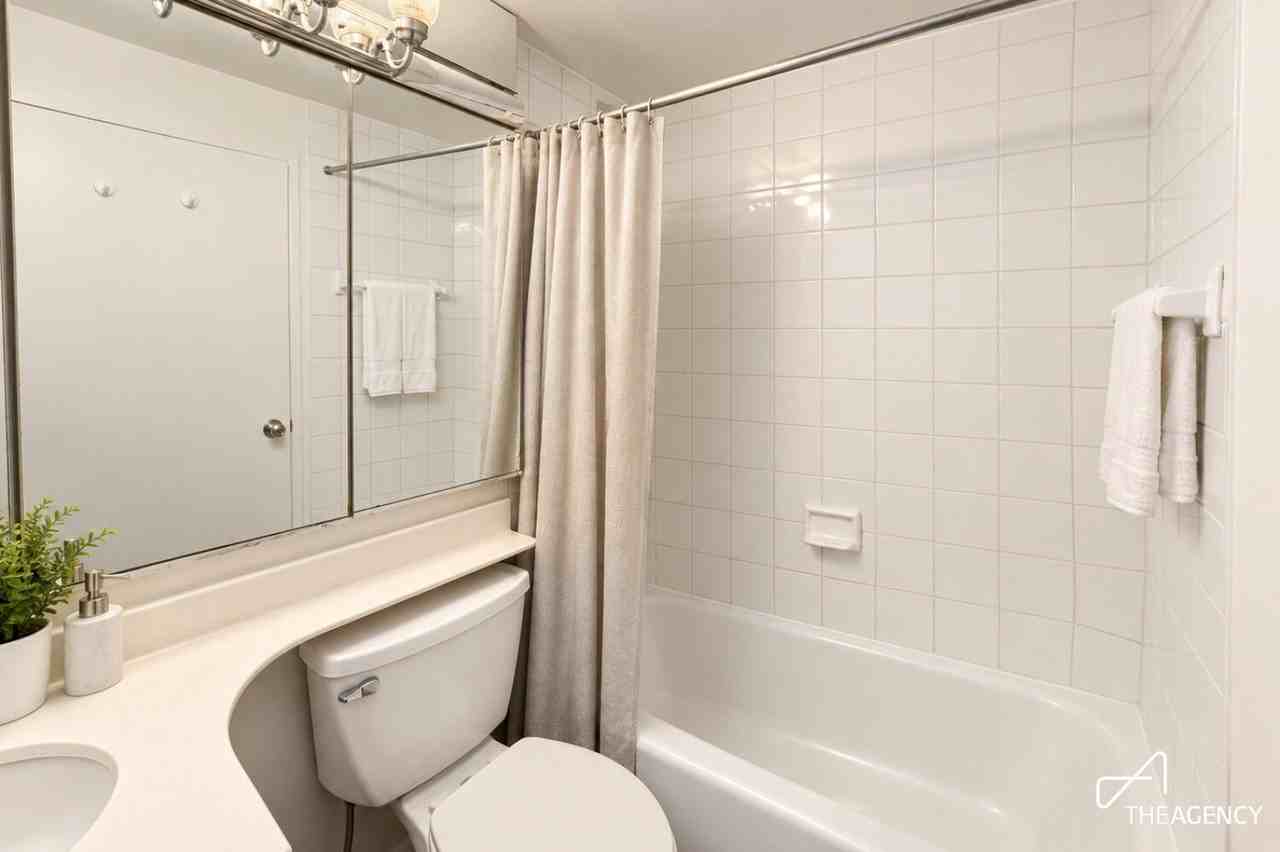 150 W 51st St - Photo 3 of 4