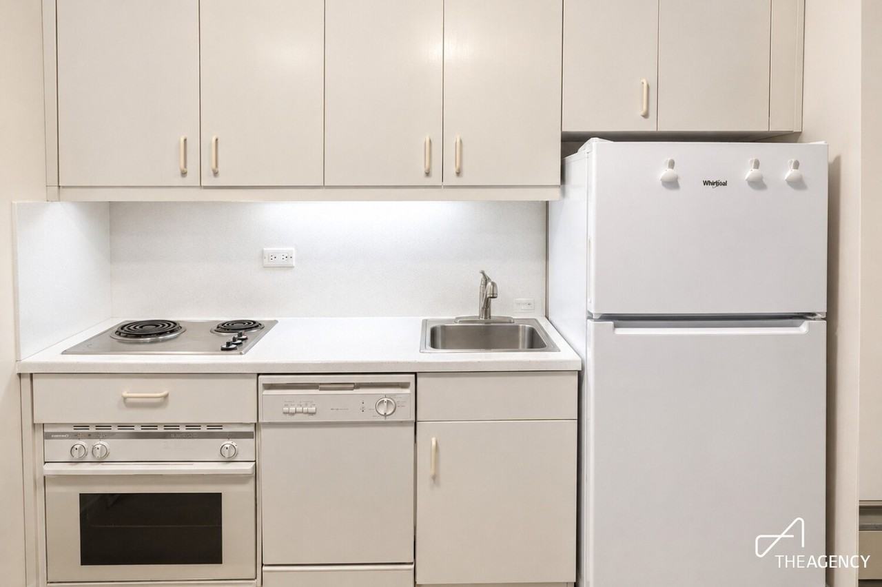 150 W 51st St - Photo 4 of 4