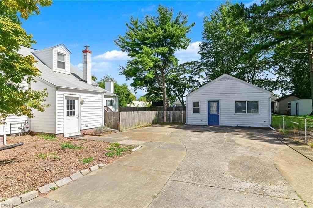 1104 Hazel Ave - Photo 5 of 48