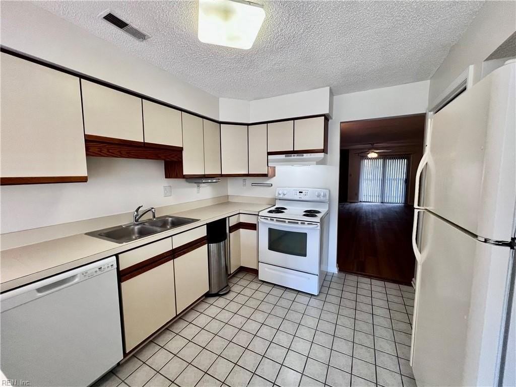 3062 Cape Henry Ct - Photo 5 of 28