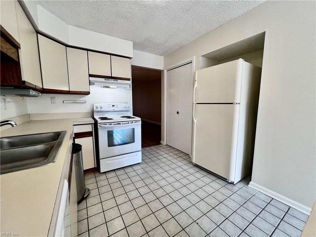 3062 Cape Henry Ct - Photo 7 of 28