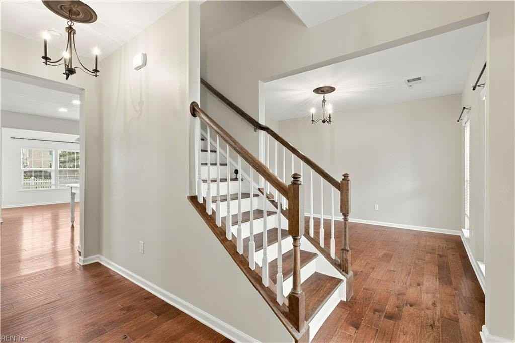 223 Oak Hill Ln - Photo 4 of 40