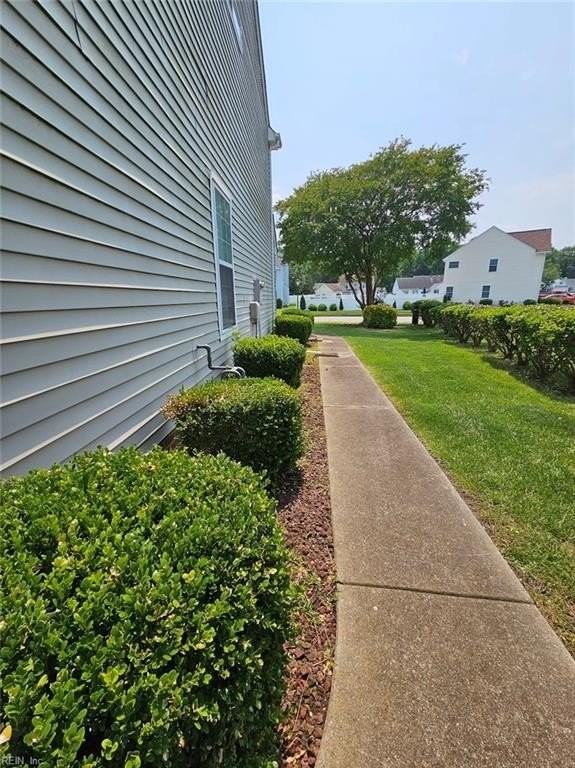 5916 Hampshire Green Street - Photo 4 of 36