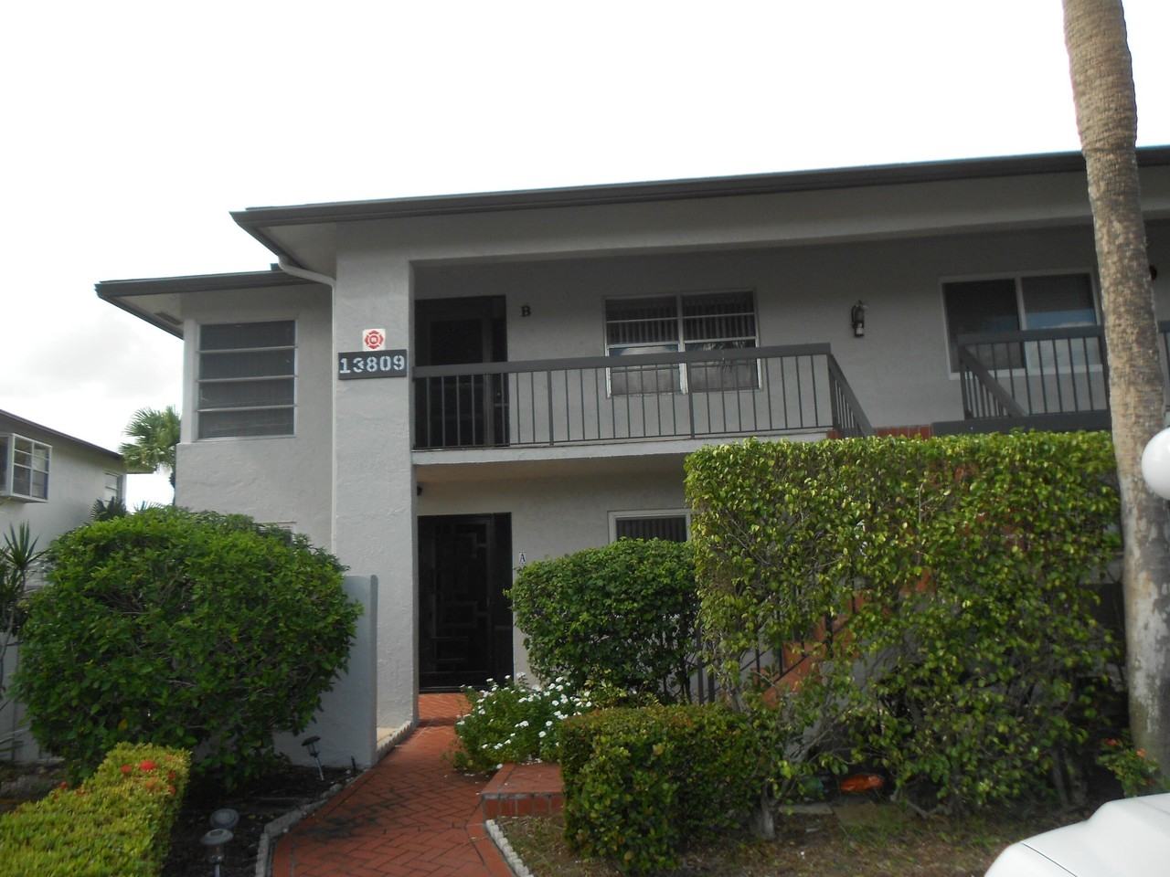 13809 Royal Palm Ct - Photo 3 of 21