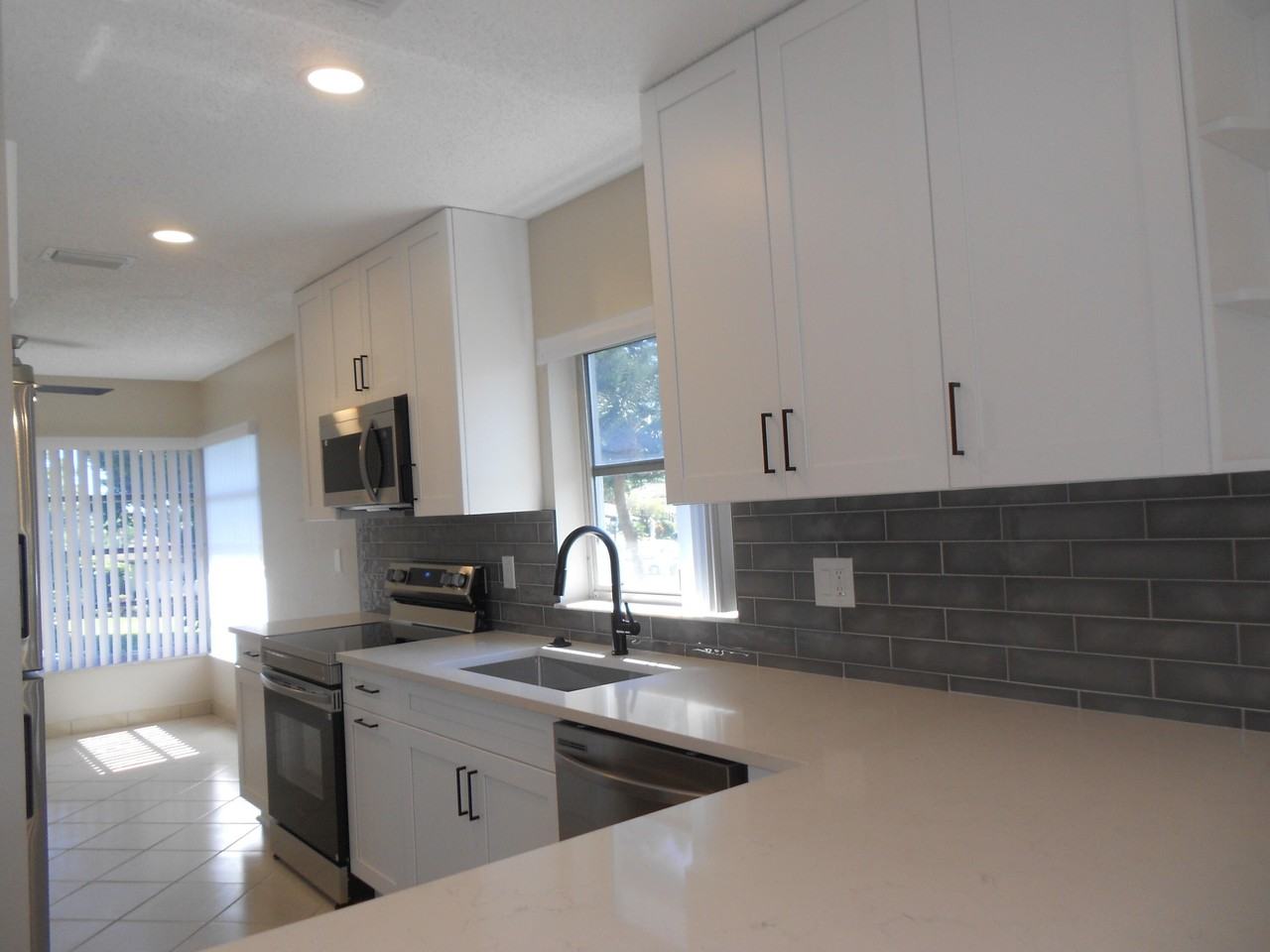 13809 Royal Palm Ct - Photo 4 of 21