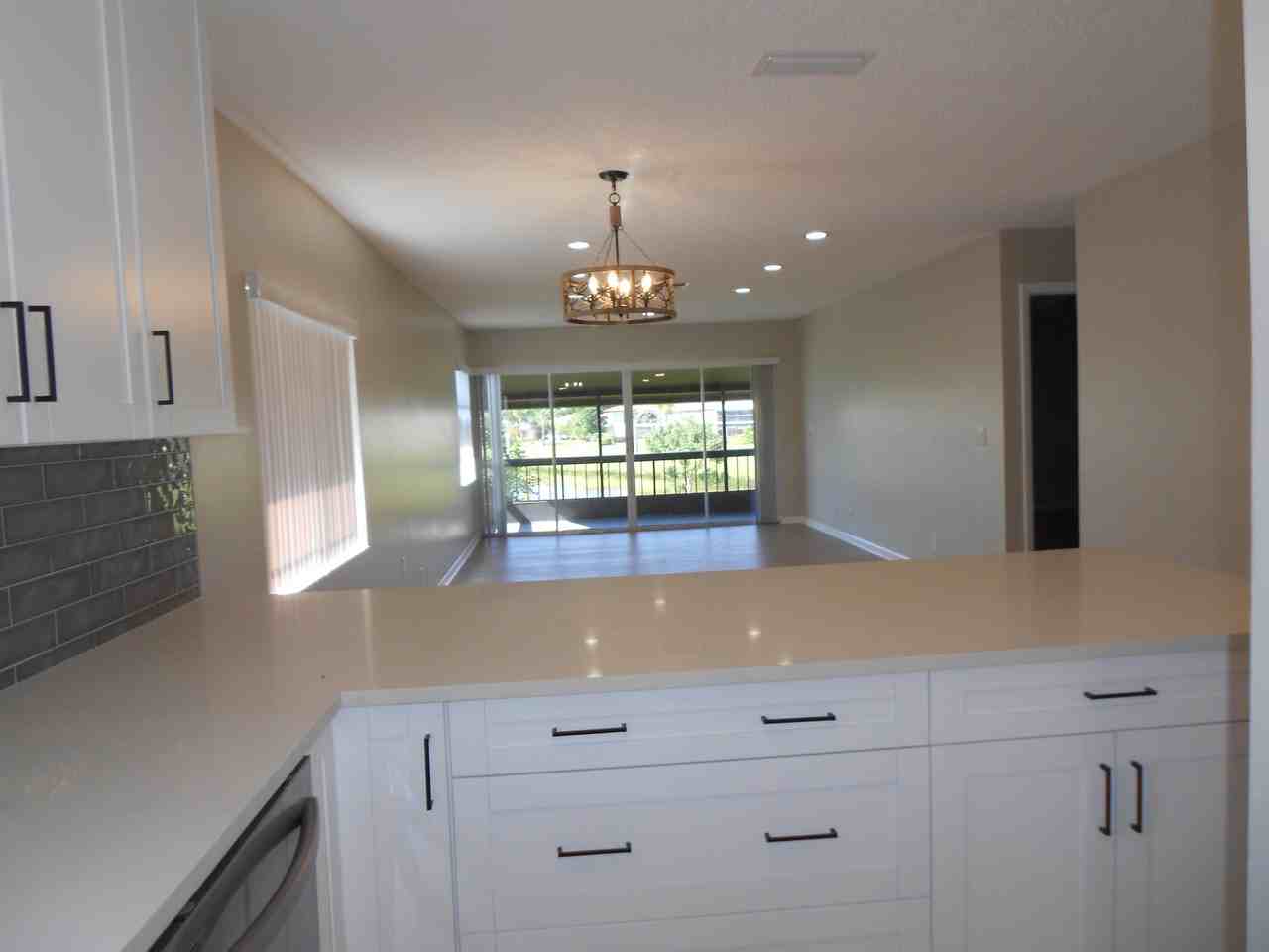 13809 Royal Palm Ct - Photo 5 of 21