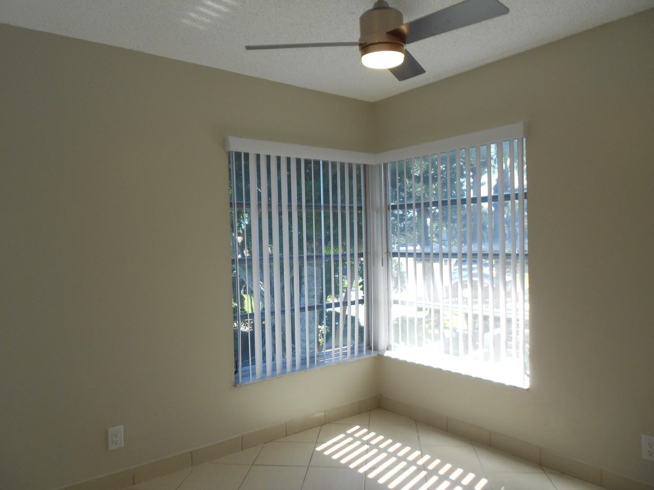 13809 Royal Palm Ct - Photo 6 of 21