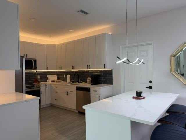 10452 Lake Vista Cir - Photo 6 of 32
