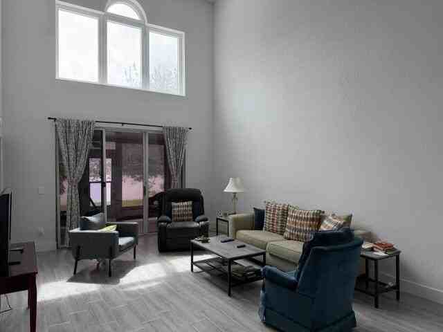10452 Lake Vista Cir - Photo 7 of 32