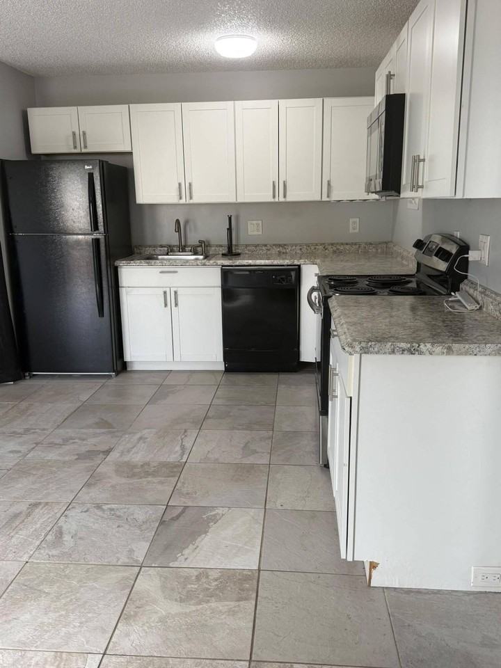 645 Executive Center Dr #R205 - Photo 2 of 13
