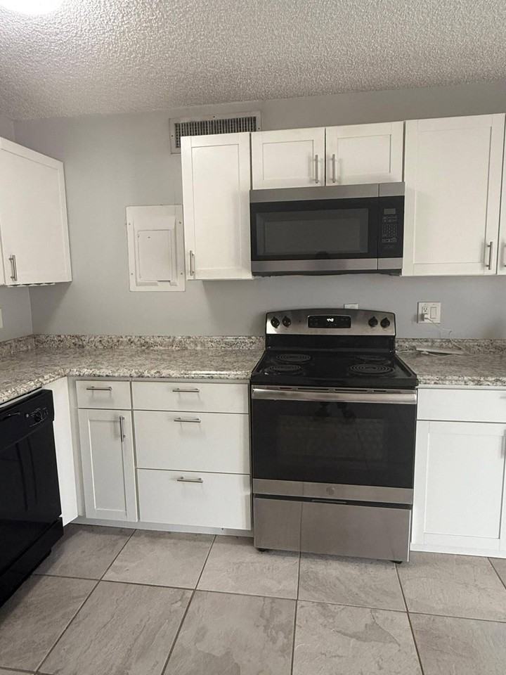 645 Executive Center Dr #R205 - Photo 3 of 13