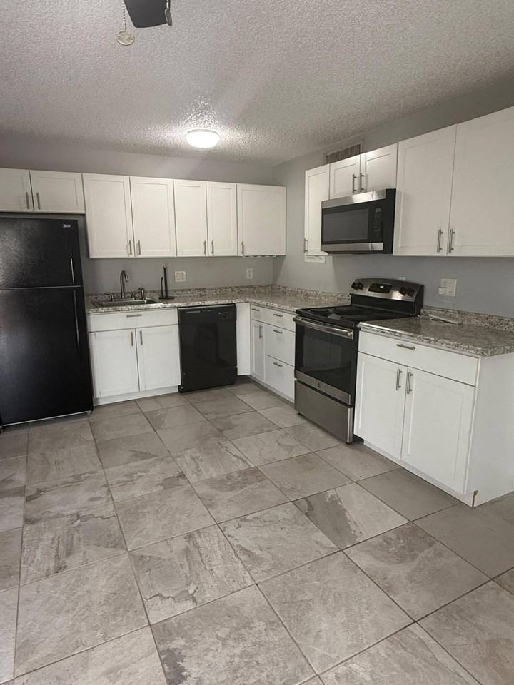 645 Executive Center Dr #R205 - Photo 5 of 13
