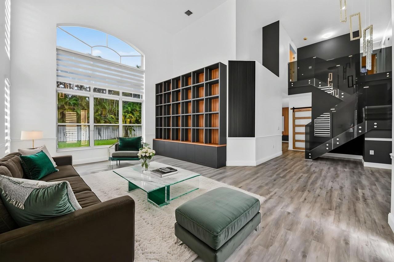 4065 Sw 152nd Ave - Photo 2 of 48