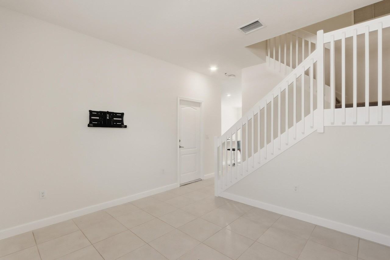 10021 W Villa Cir - Photo 4 of 25