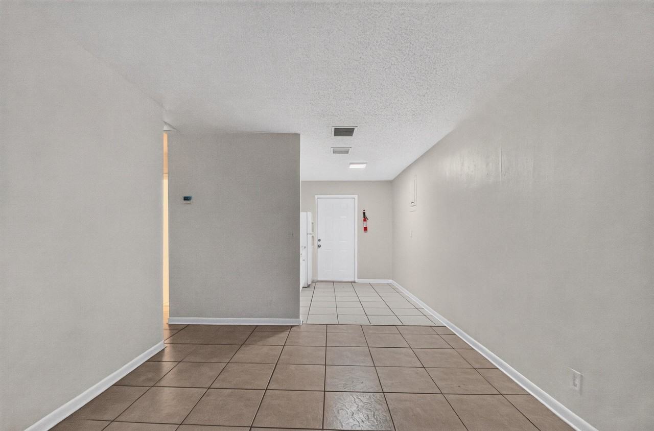 633 10th St #3 - Photo 5 of 10