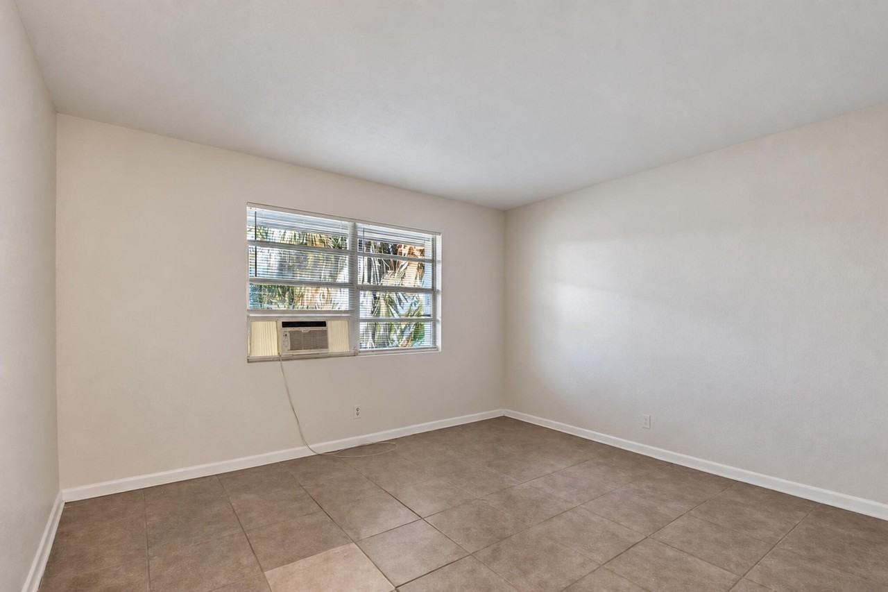 633 10th St #3 - Photo 6 of 10