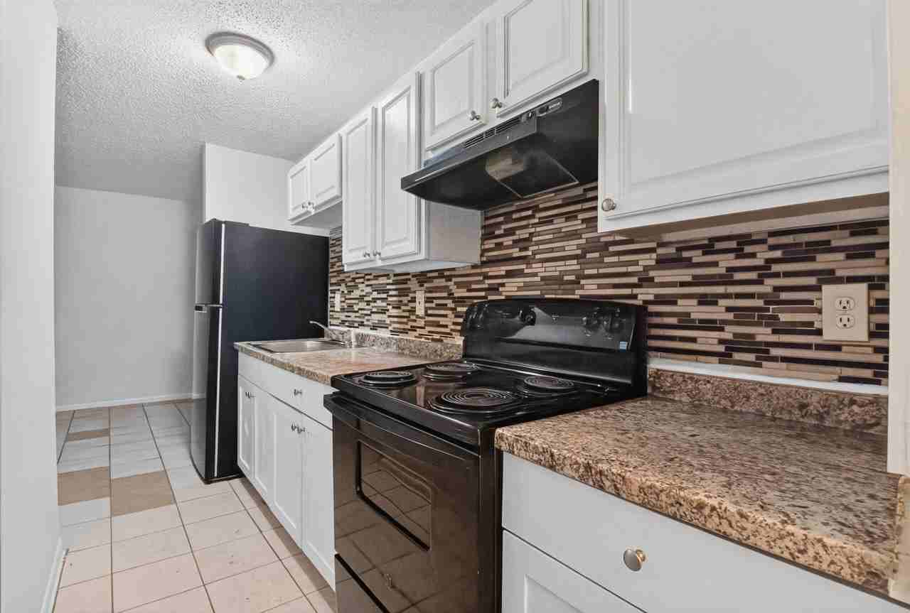 633 10th St #2 - Photo 4 of 11