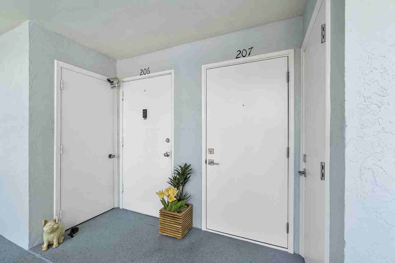 689 Ne 6th Ct - Photo 3 of 17