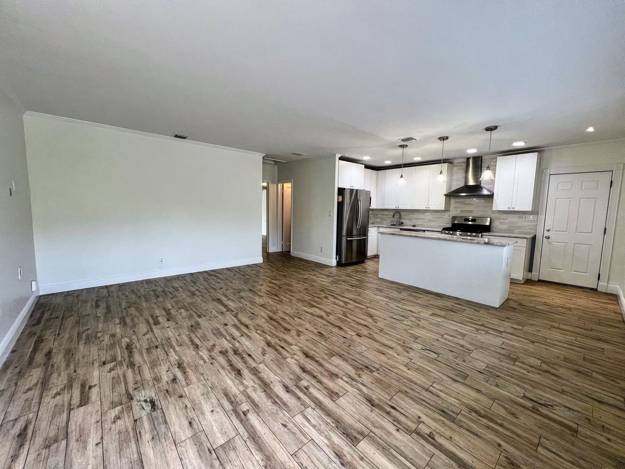 1730 Ne 17th St - Photo 2 of 37