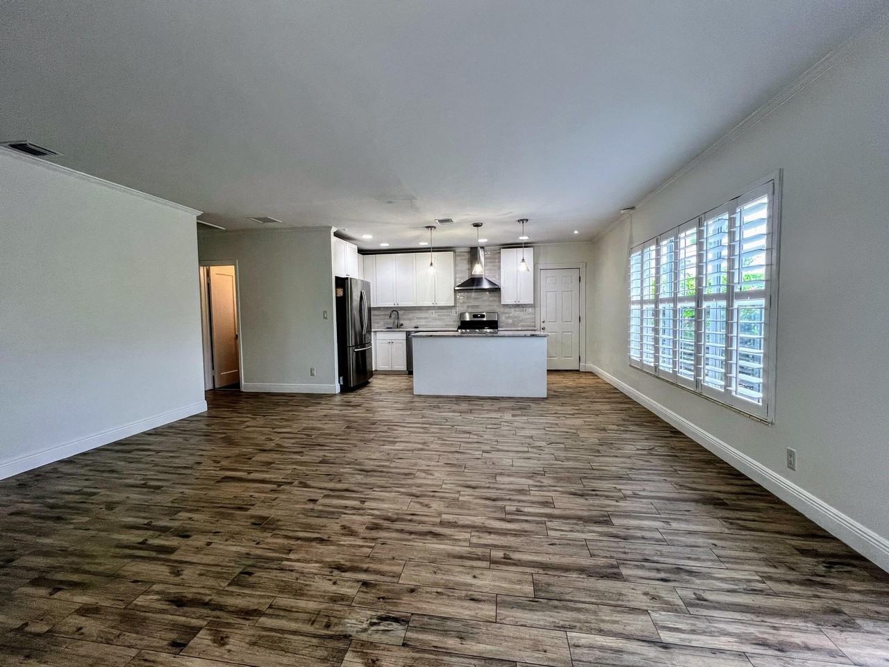 1730 Ne 17th St - Photo 3 of 37