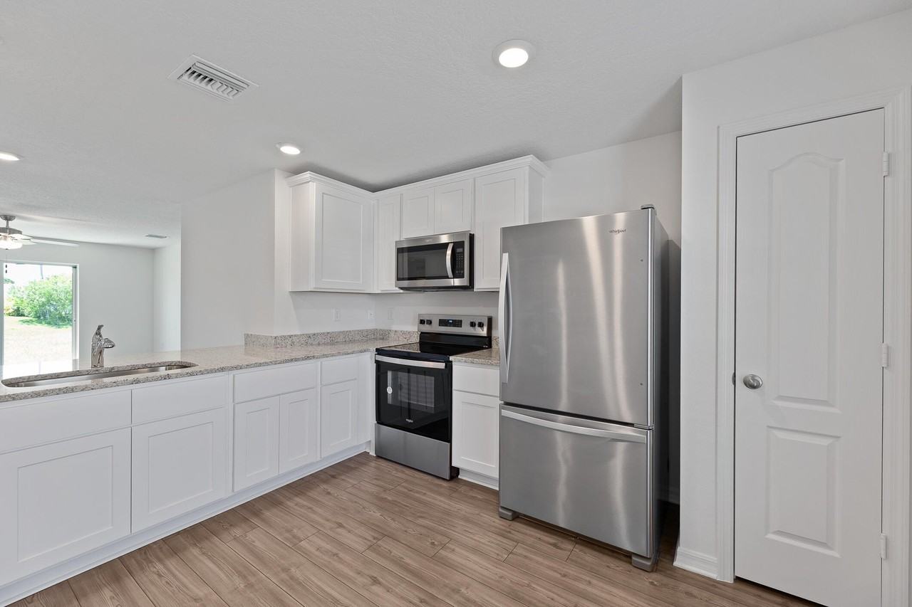 1597 Se Berkshire Blvd - Photo 4 of 38