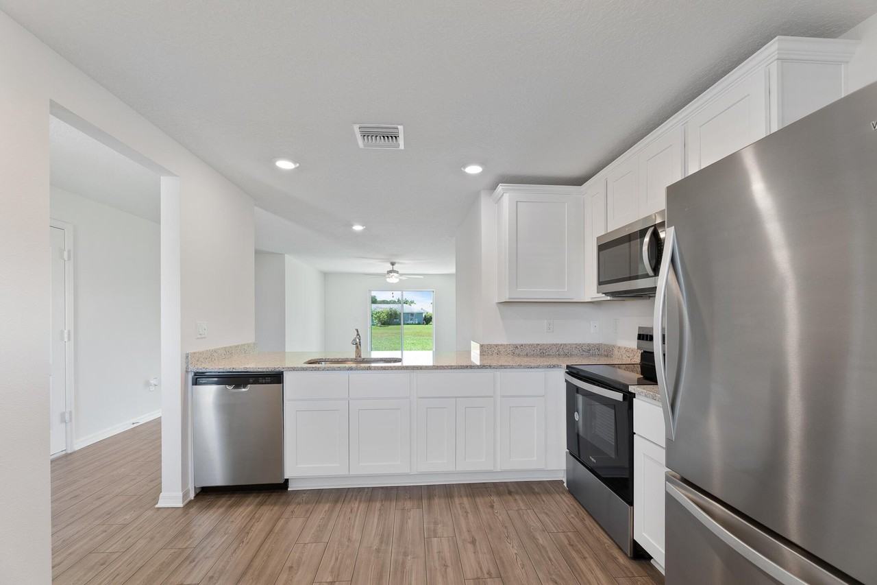 1597 Se Berkshire Blvd - Photo 6 of 38