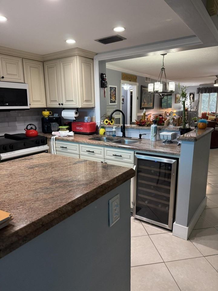 2402 Antigua Cir #G3 - Photo 4 of 50