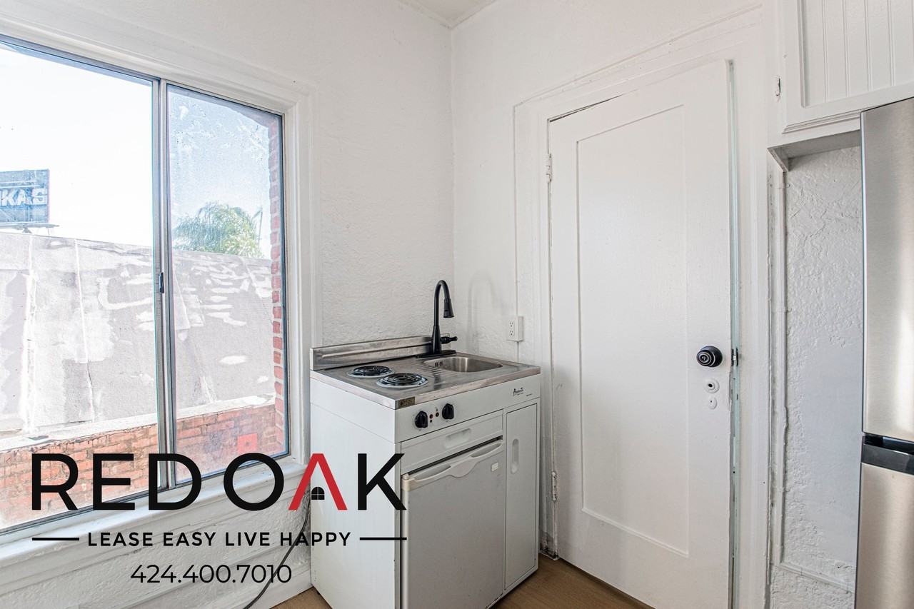 1243 S Mariposa Ave - Photo 7 of 8