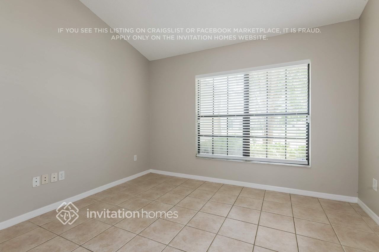 1412 Holleman Dr - Photo 4 of 16