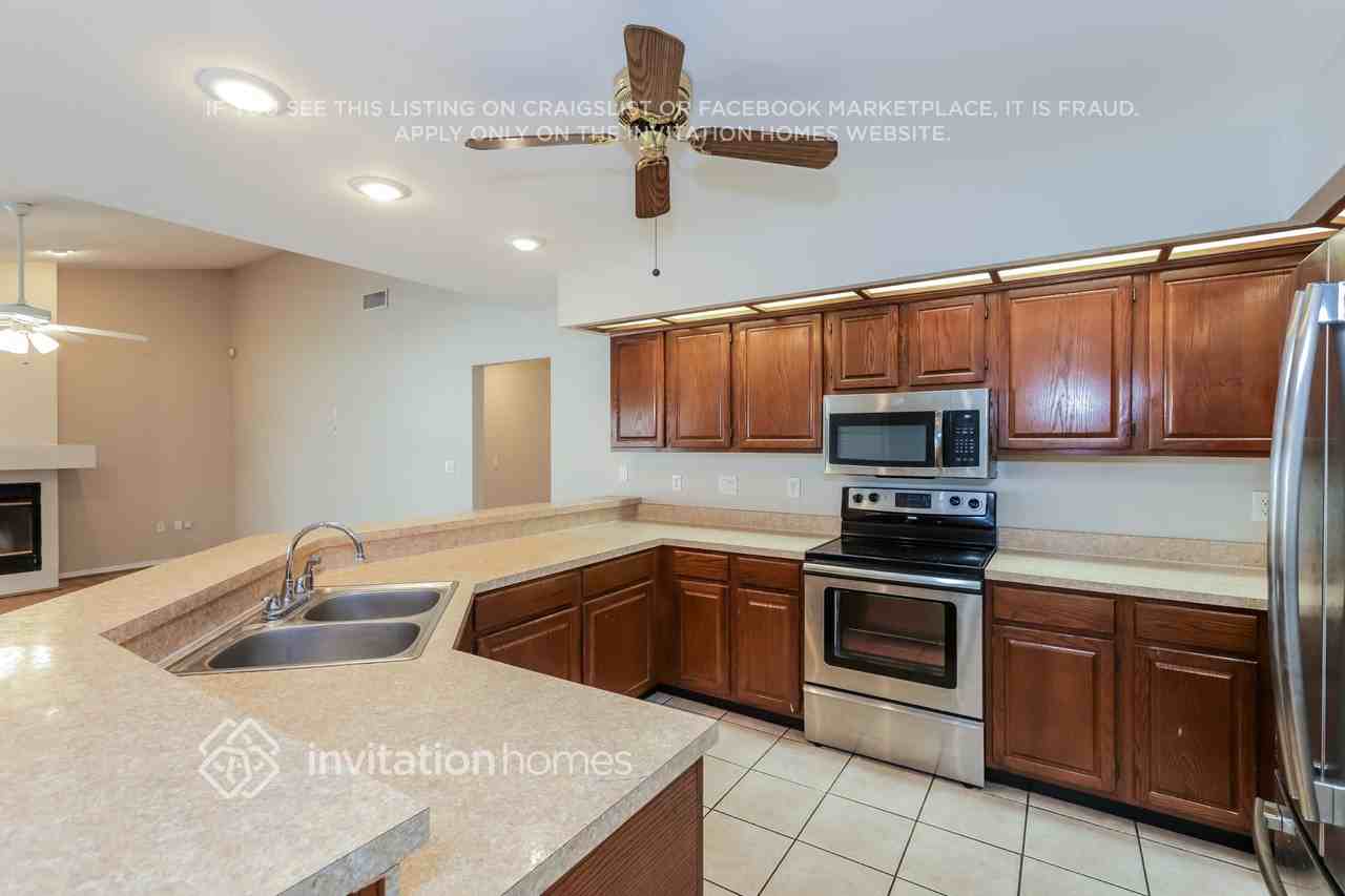 1412 Holleman Dr - Photo 5 of 16
