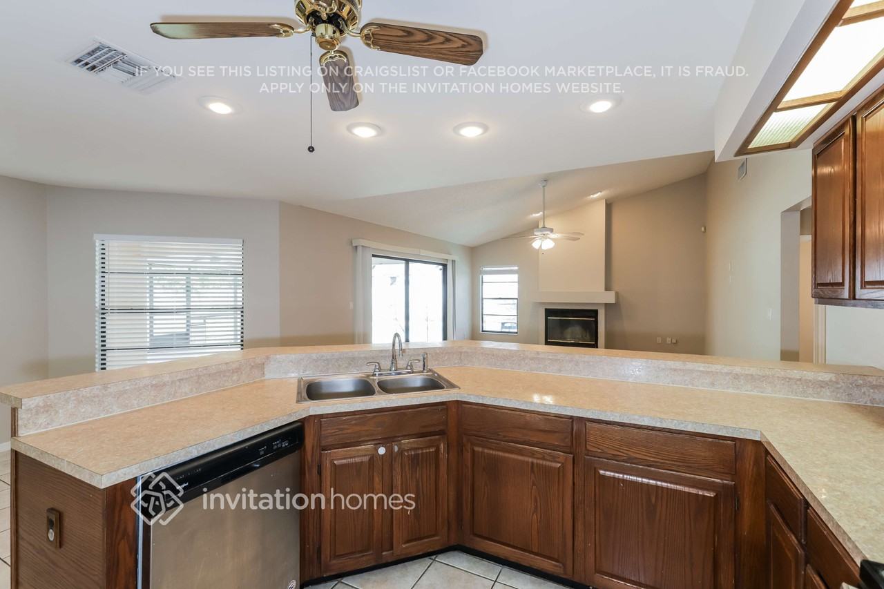 1412 Holleman Dr - Photo 6 of 16